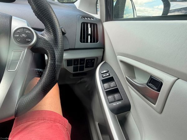 131 Toyota Prius Hybrid 393564220