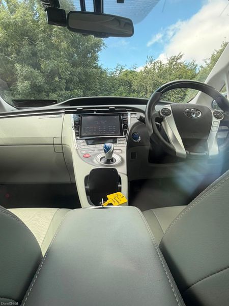 131 Toyota Prius Hybrid 393564228