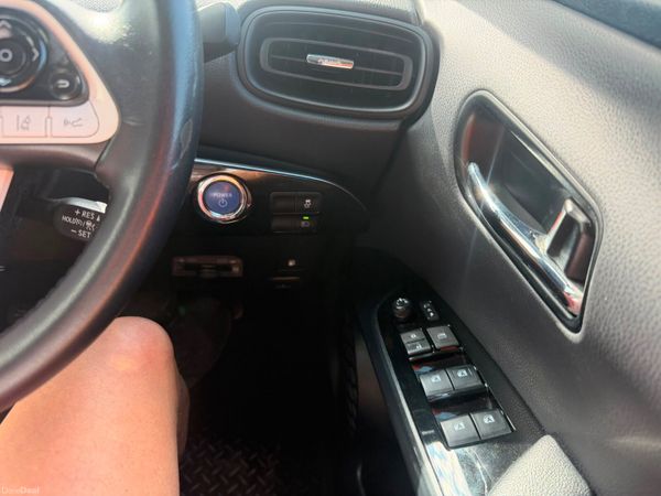 191 Toyota Prius  Hybrid Leather Seat 393508340