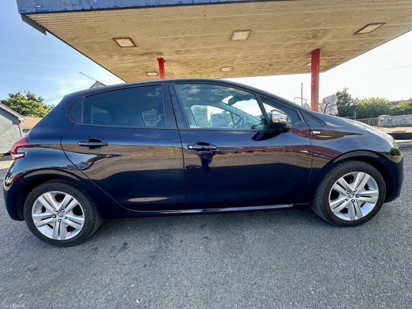 PEUGEOT 208 1.2L Automatic Very low Mileage 393510108