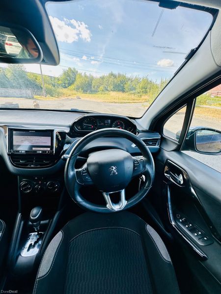 PEUGEOT 208 1.2L Automatic Very low Mileage 393510110