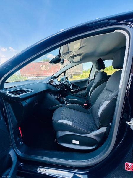 PEUGEOT 208 1.2L Automatic Very low Mileage 393510112
