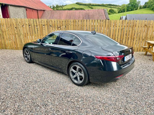 Alfa Romeo Giulia 2017 393515656