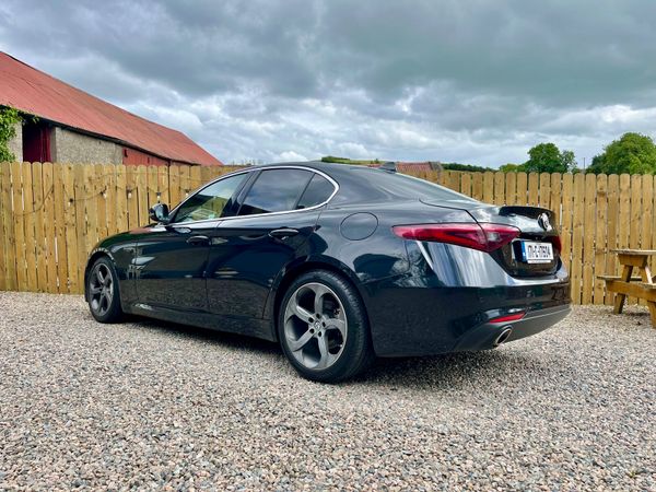 Alfa Romeo Giulia 2017 393515660