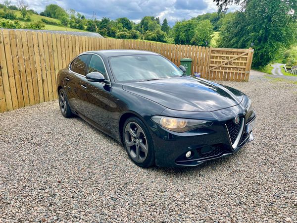 Alfa Romeo Giulia 2017 393515664
