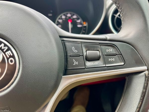 Alfa Romeo Giulia 2017 393515666