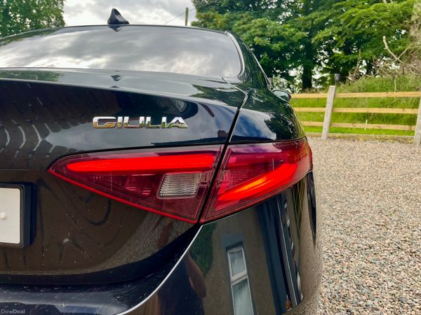 Alfa Romeo Giulia 2017 393515684