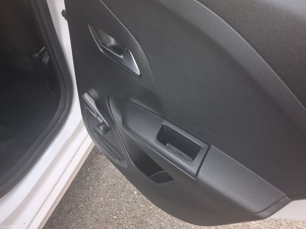 201 Opel/Vauxhall Corsa 1.2 Petrol 393644952