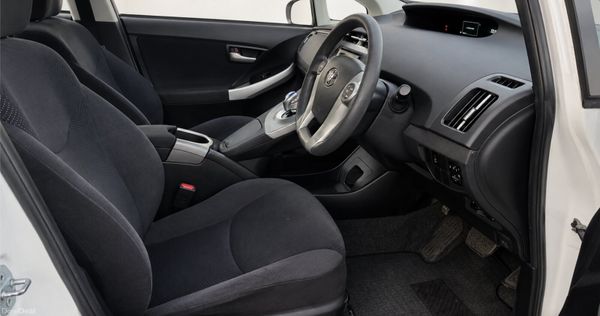 Toyota Prius 1.8L Hybrid | Auto | Self-Charing 393645572