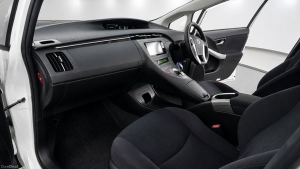 Toyota Prius 1.8L Hybrid | Auto | Self-Charing 393645582