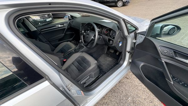 Volkswagen Golf 1.4TSI Auto 2017 393646276