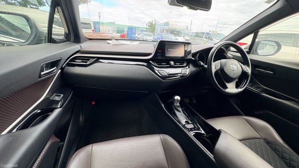 Toyota C-HR 1.8 Hybrid petrol 2017 393748730