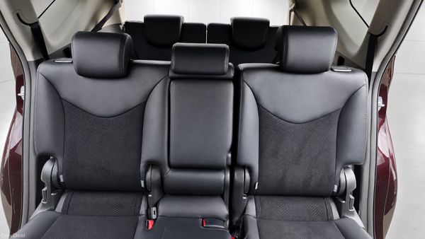 Toyota prius alpha 7 seater Self charging Hybrid 393769114