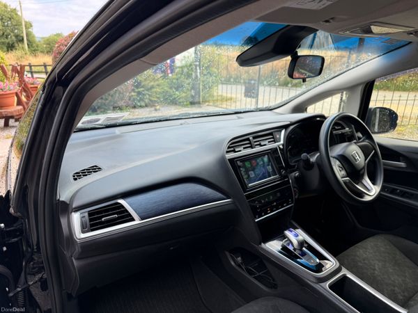 Honda Shuttle 2017 1.5 Petrol Hybrid 393769540
