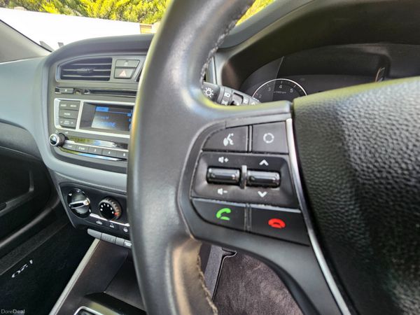 Hyundai i20 2017 1.2 Petrol High Spec Low Mileage 393814866