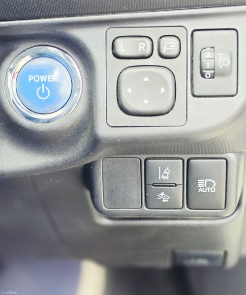 Toyota Aqua 393831214