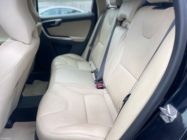 2017 Volvo XC60 394051270