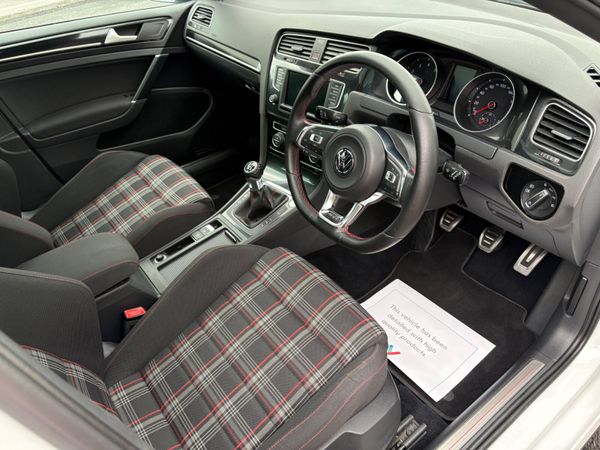 2016 Volkswagen Golf GTI Performance 394081064