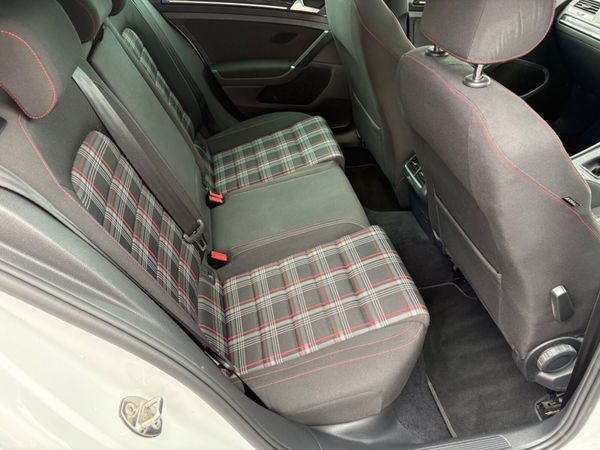 2016 Volkswagen Golf GTI Performance 394081066