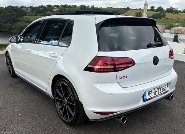 2016 Volkswagen Golf GTI Performance 394081002
