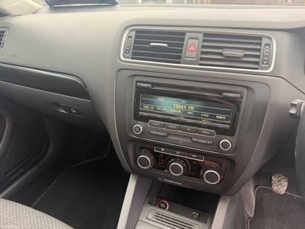 Volkswagen Jetta 2014 394123728