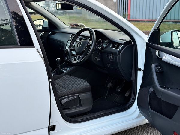 🔴 Skoda Octavia High Spec/Full Service History 394127198