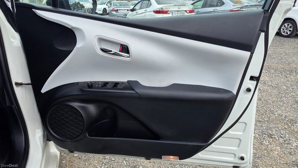 Toyota Prius 1.8L Hybrid **Leather Seats** 394364748