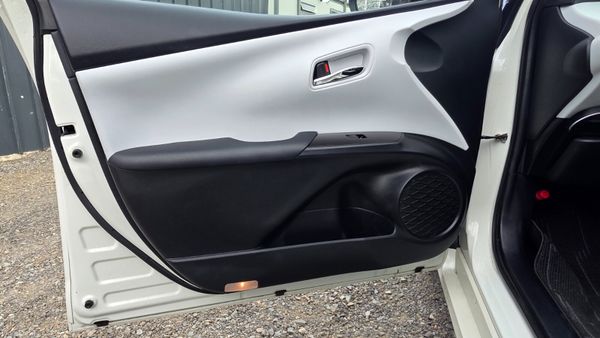 Toyota Prius 1.8L Hybrid **Leather Seats** 394364752