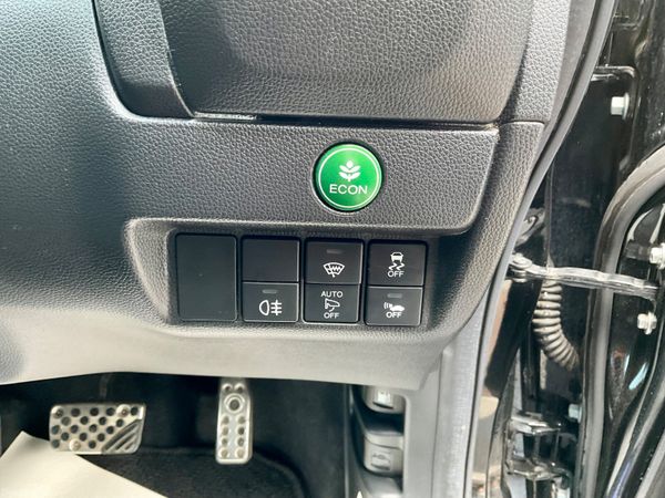 2016 Honda Fit 1.5  Hybrid Auto,Car Play 394365230