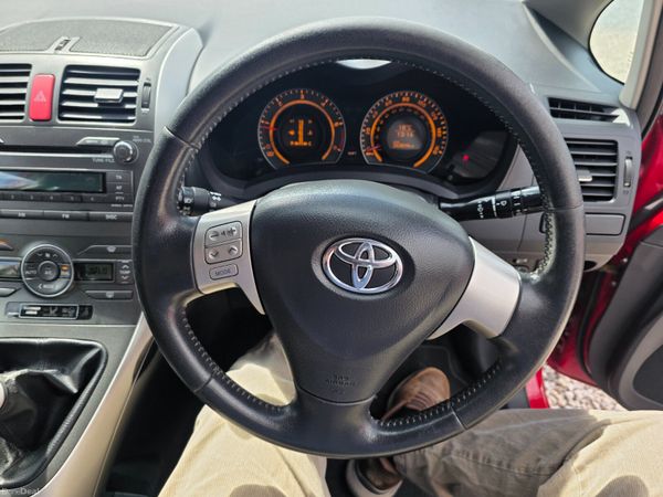 Toyota Auris 2009 394365420