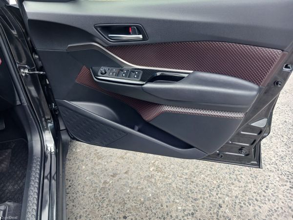 2019 Toyota C-HR Automatic Hybrid / G leather Spec 394501632
