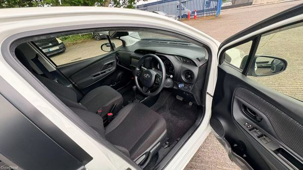 Toyota Vitz 1.5 Hybrid Petrol Auto 2017 394658678