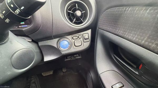 Toyota Vitz 1.5 Hybrid Petrol Auto 2017 394658688