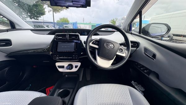 Toyota Prius 1.8 Hybrid Petrol 2016 394659400