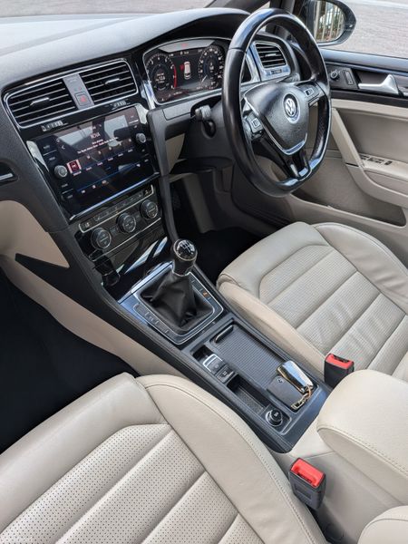 Volkswagen Golf MK8 Highline 2020 394663070