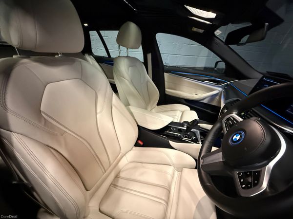 231 BMW 530E  M-Sport Touring/Pan Roof 394757722