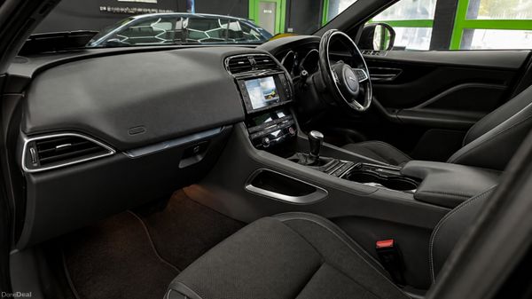 Jaguar F-Pace 2017 AA APPROVED 394737676
