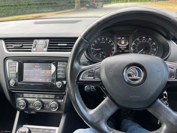 Skoda Octavia 2015 394843314
