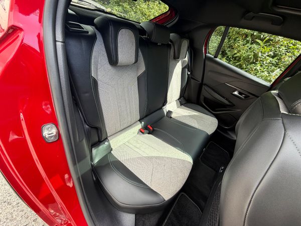 Peugeot 208 GT Line 1.2 Automatic 394836460