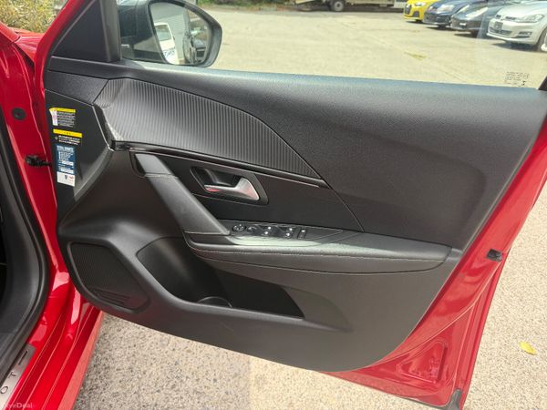 Peugeot 208 GT Line 1.2 Automatic 394836474