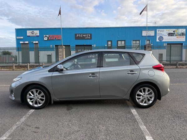 Toyota Auris 2014 Only 118KMS 394909572