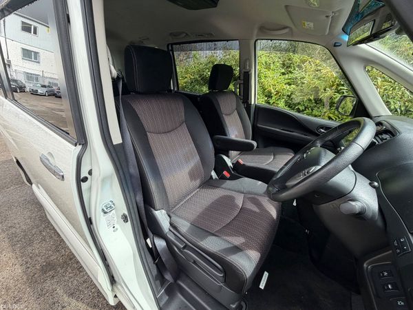 Nissan Serena Hybrid 8 Seat Automatic Power door 394936912