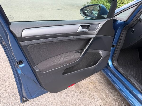 Volkswagen Golf 1.2 DSG Low KM 394938390