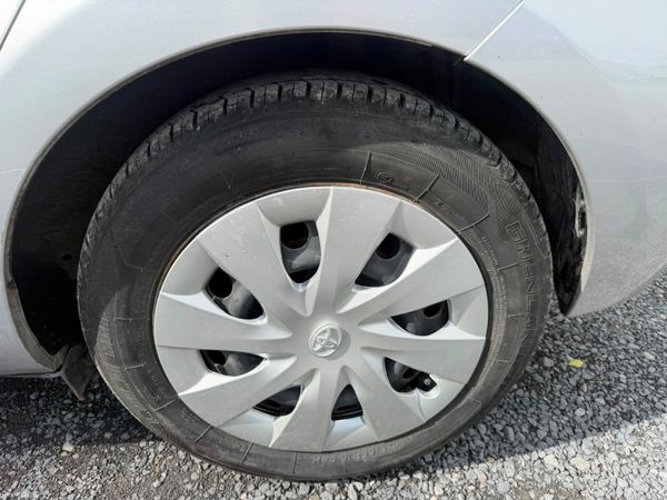 17 Toyota Aqua 1.5 HYBRID 395044180