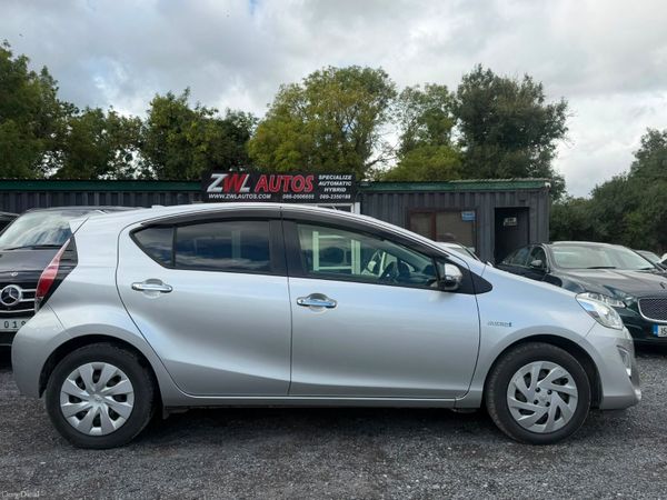 17 Toyota Aqua 1.5 HYBRID 395044182