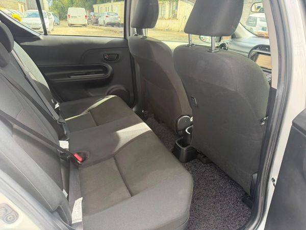 17 Toyota Aqua 1.5 HYBRID 395044188