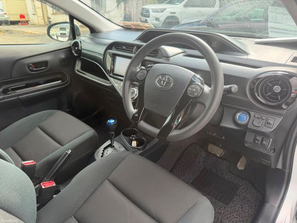 17 Toyota Aqua 1.5 HYBRID 395044190