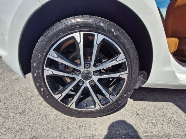 2014 Volkswagen Golf 1.4L Automatic 395077752
