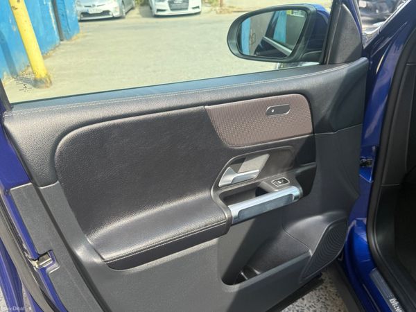 2022 Mercedes-Benz GLB  Automatic/ 7Seater 395278688