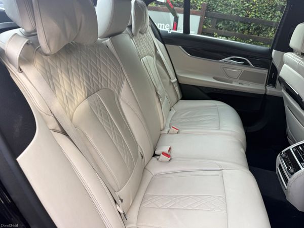 BMW 7-Series 2019 395340056
